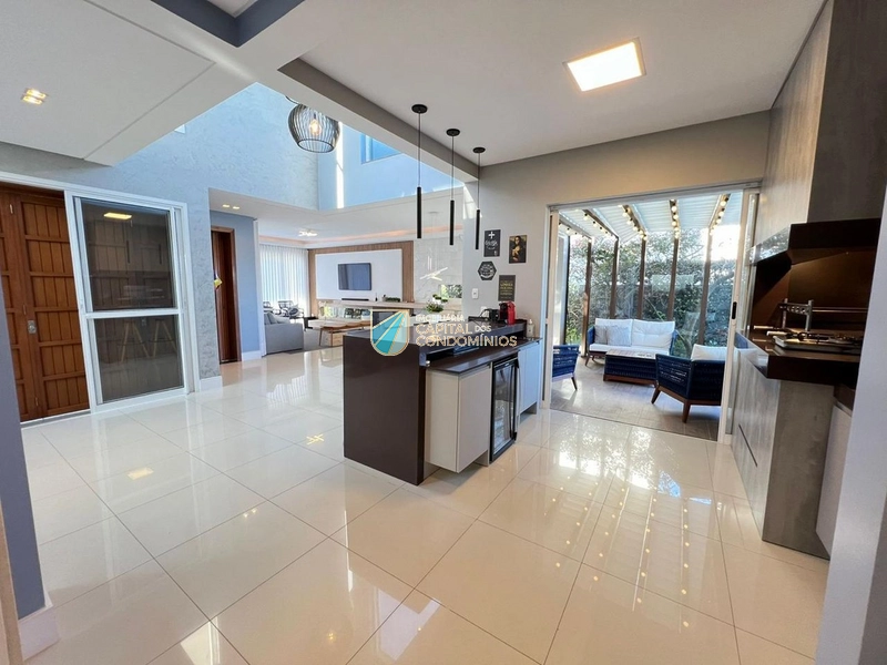 Sobrado com piscina: 18ª foto da galeria de imagens do imóvel