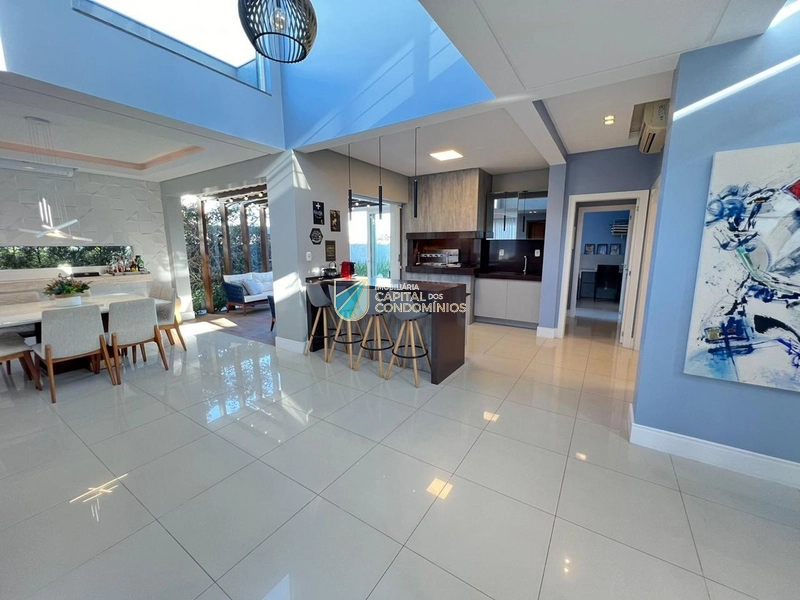 Sobrado com piscina: 14ª foto da galeria de imagens do imóvel