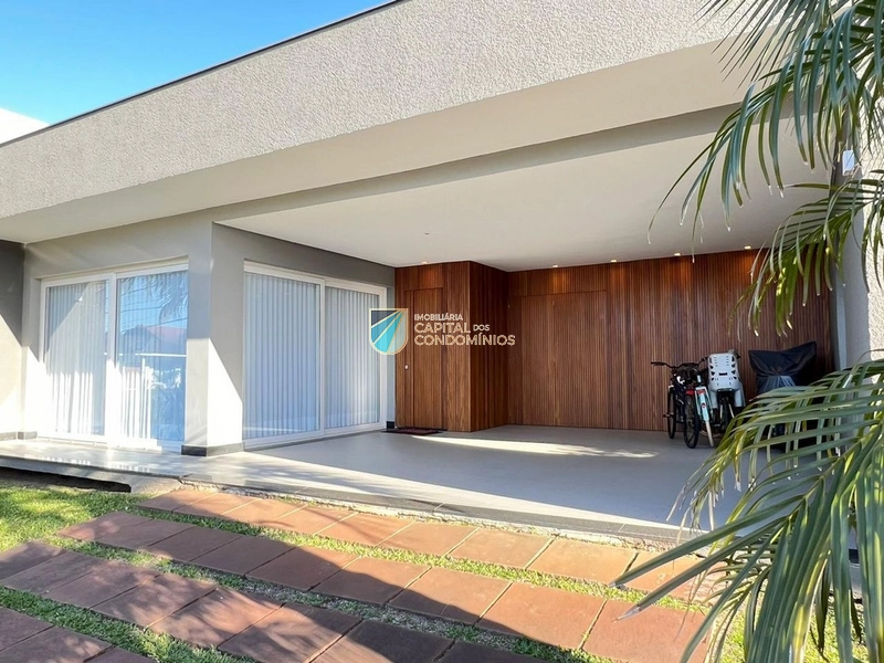 Sobrado com piscina: 8ª foto da galeria de imagens do imóvel