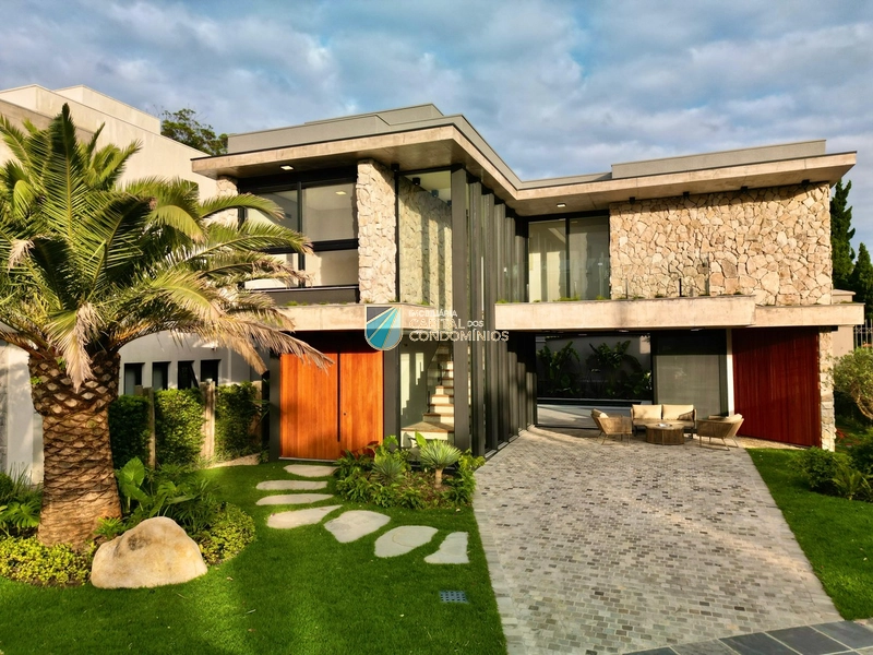 Casa nova a venda no condomínio Porto Coronado