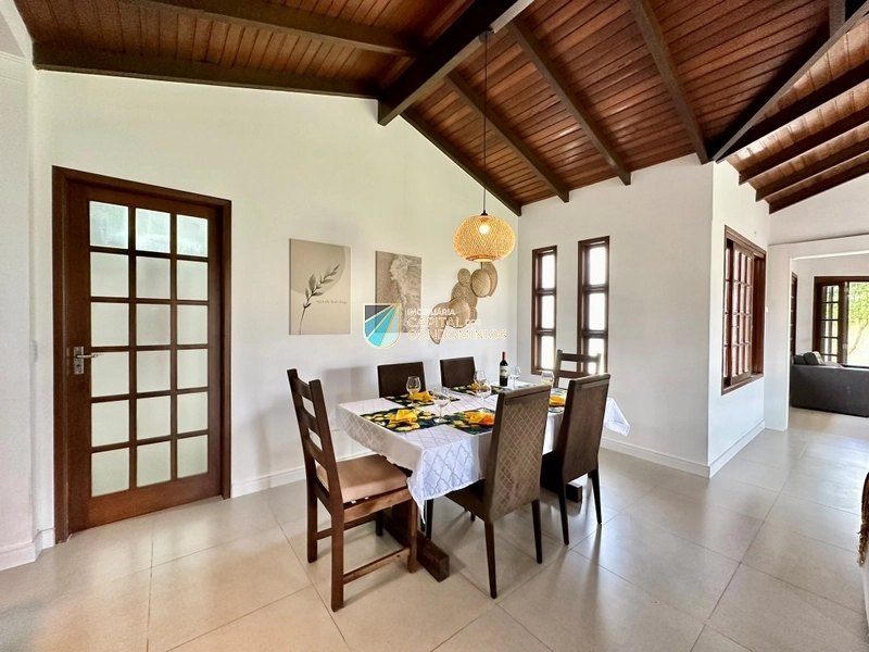 Casa térrea com piscina: 11ª foto da galeria de imagens do imóvel