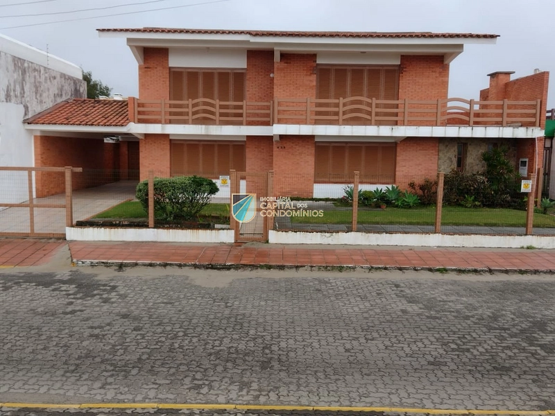 Sobrado na frente da plataforma de Atlântida: 1ª foto da galeria de imagens do imóvel