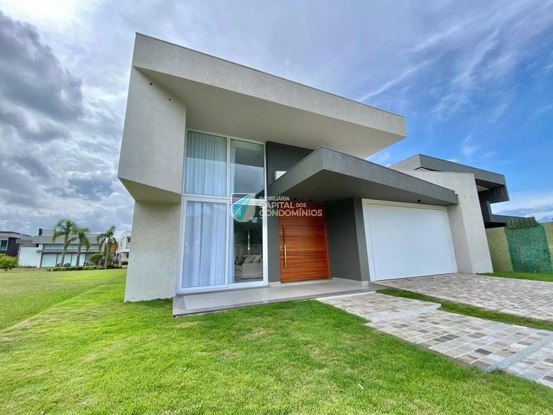 Casa térrea em condomínio.