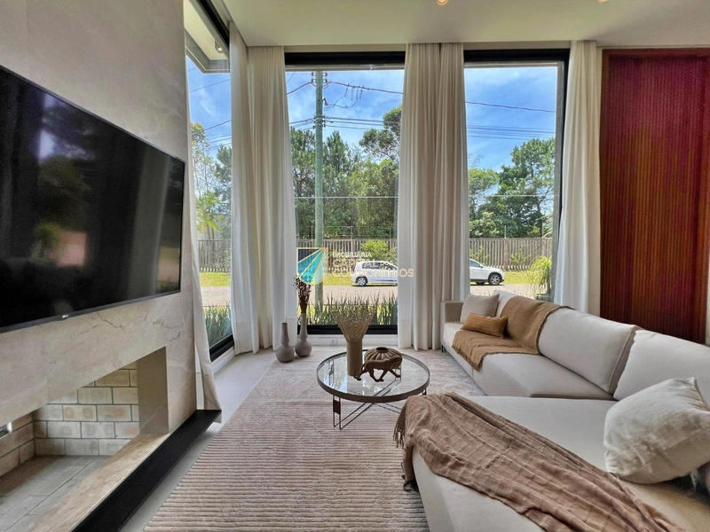 Casa térrea de esquina - beira lago: 5ª foto da galeria de imagens do imóvel