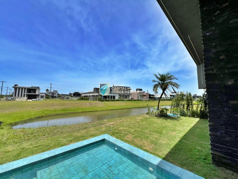 Casa térrea de esquina - beira lago: 14ª foto da galeria de imagens do imóvel