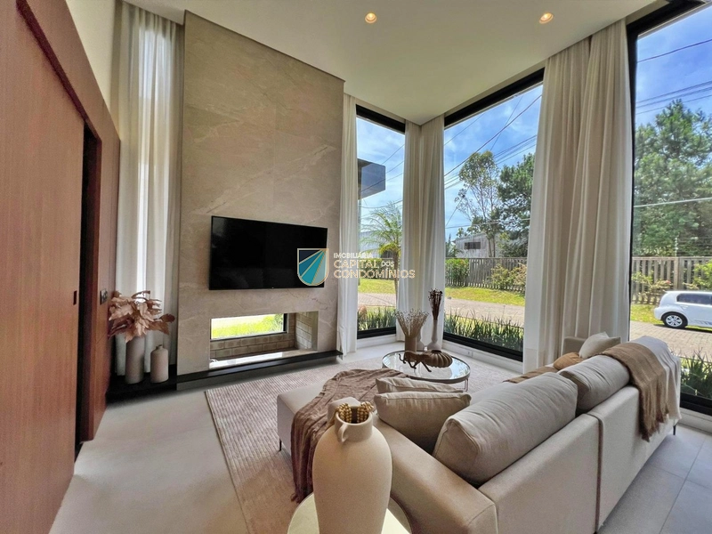 Casa térrea de esquina - beira lago: 4ª foto da galeria de imagens do imóvel