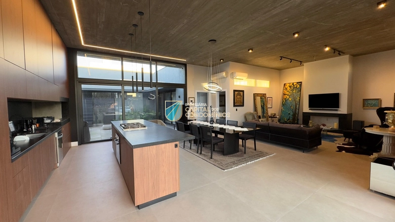 Casa térrea no Dubai: 3ª foto da galeria de imagens do imóvel