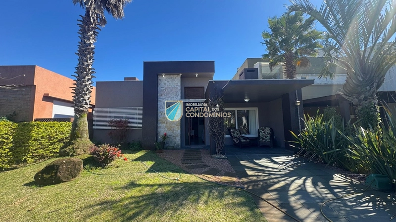 Casa com piscina no Las Palmas