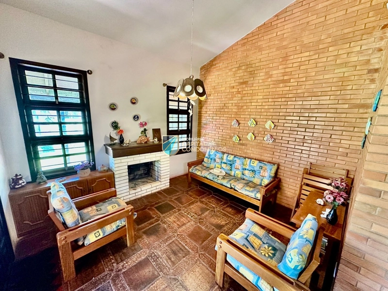 Casa no centro em frente alameda: 5ª foto da galeria de imagens do imóvel