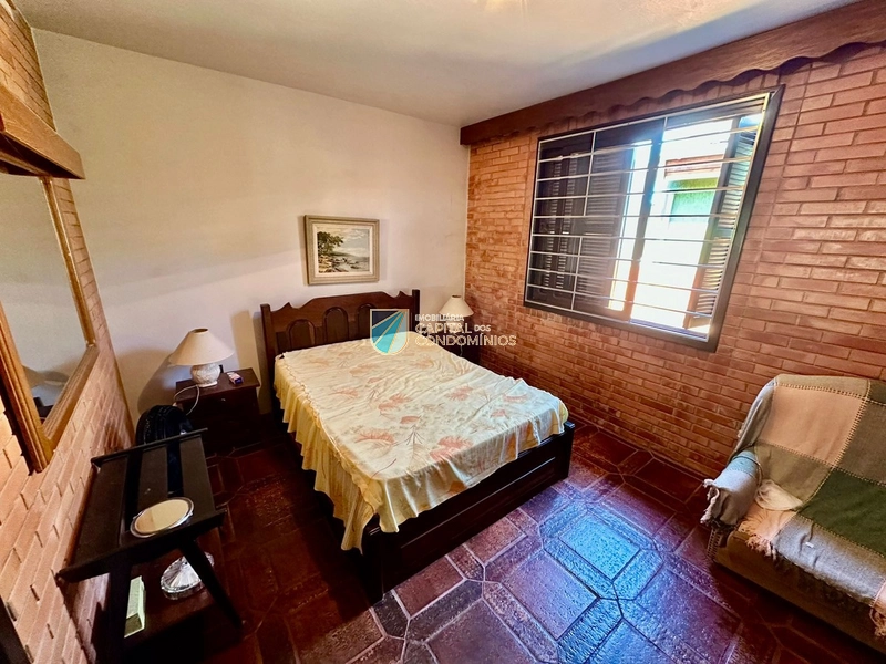 Casa no centro em frente alameda: 12ª foto da galeria de imagens do imóvel