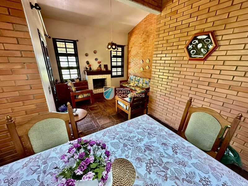 Casa no centro em frente alameda: 6ª foto da galeria de imagens do imóvel