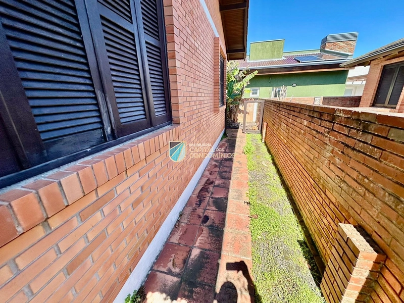 Casa no centro em frente alameda: 17ª foto da galeria de imagens do imóvel