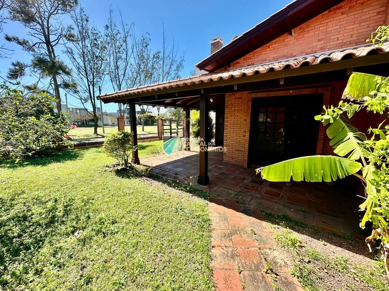 Casa no centro em frente alameda: 3ª foto da galeria de imagens do imóvel
