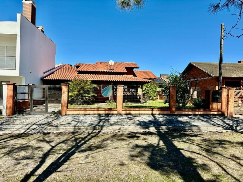 Casa no centro em frente alameda: 2ª foto da galeria de imagens do imóvel