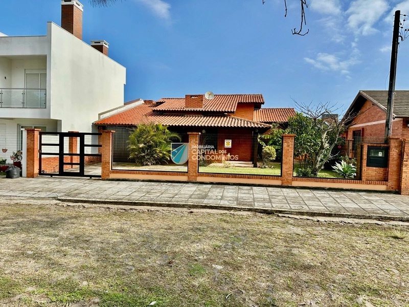 Casa no centro em frente alameda: 1ª foto da galeria de imagens do imóvel