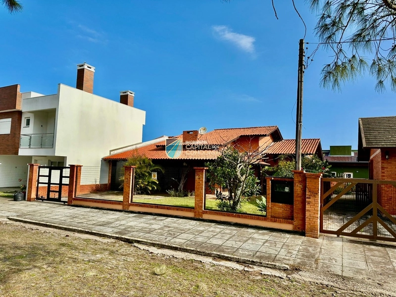 Casa no centro em frente alameda: 4ª foto da galeria de imagens do imóvel