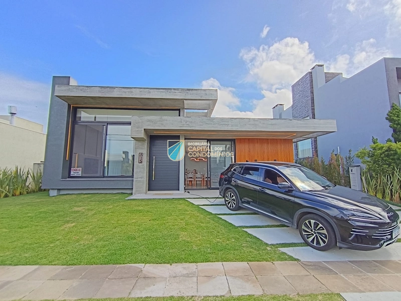 Casa nova com piscina!