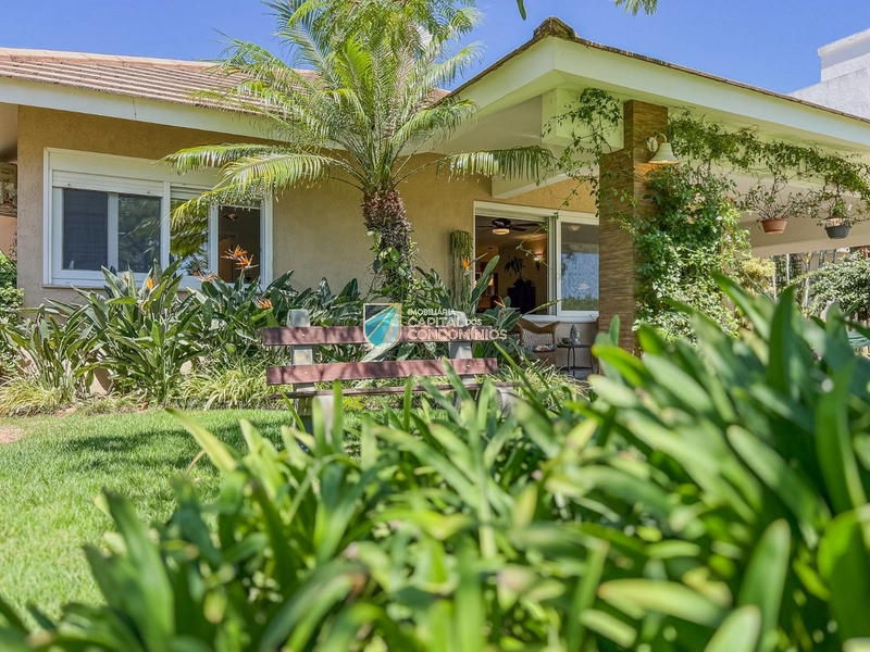 Casa térrea em frente ao clube: 3ª foto da galeria de imagens do imóvel