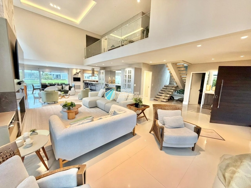 Sobrado beira lago no Enseada: 3ª foto da galeria de imagens do imóvel