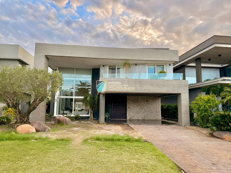 Sobrado beira lago no Enseada