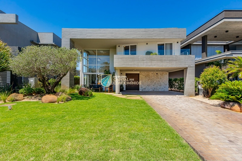 Sobrado beira lago no Enseada