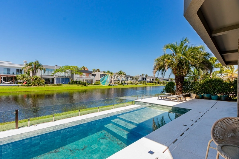 Sobrado beira lago no Enseada: 4ª foto da galeria de imagens do imóvel