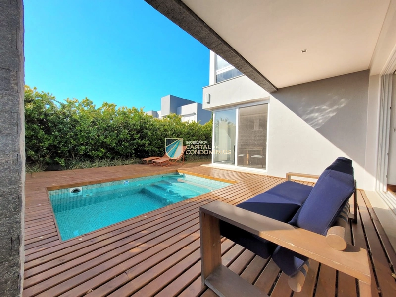 Sobrado de esquina em condomínio beira mar: 3ª foto da galeria de imagens do imóvel