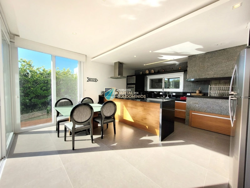 Sobrado de esquina em condomínio beira mar: 7ª foto da galeria de imagens do imóvel