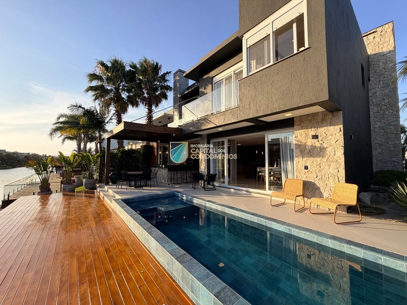 Sobrado beira lago no Condomínio Malibu em Xangri-lá