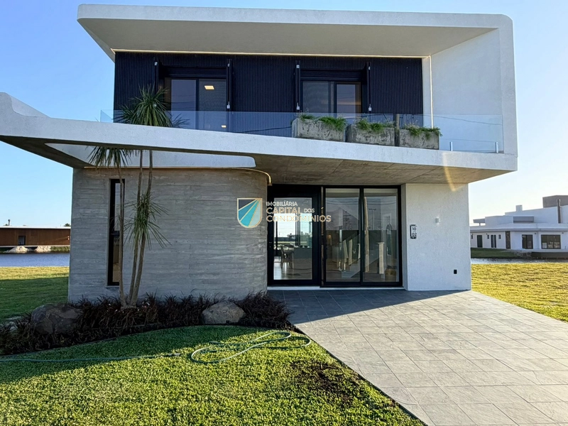 Sobrado beira lago no condomínio ZEN em Xangri-lá