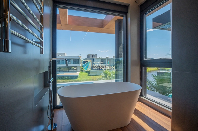 Sobrado beira lago no Condomínio Sense em Xangri-lá: 26ª foto da galeria de imagens do imóvel