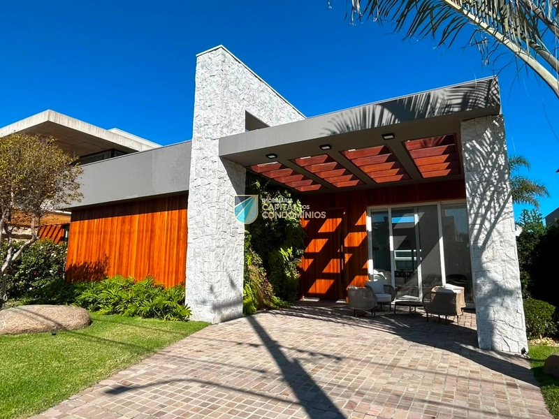 Casa térrea beira lago no Enseada: 3ª foto da galeria de imagens do imóvel