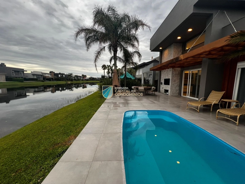 Casa térrea beira lago no Enseada: 1ª foto da galeria de imagens do imóvel