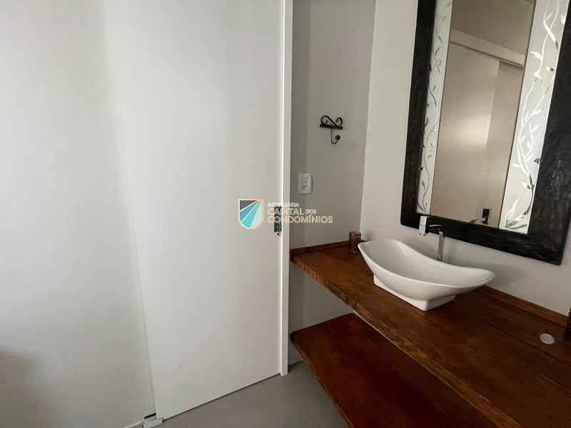 Casa com piscina: 20ª foto da galeria de imagens do imóvel