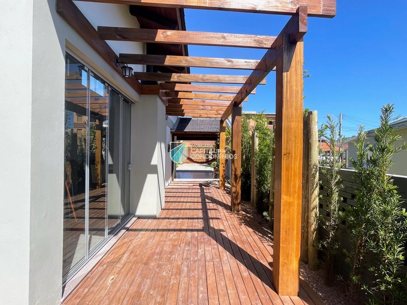 Casa com piscina: 23ª foto da galeria de imagens do imóvel