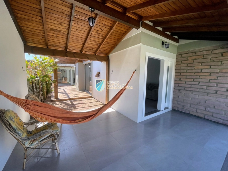 Casa com piscina: 7ª foto da galeria de imagens do imóvel