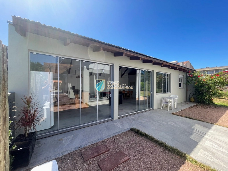 Casa com piscina: 22ª foto da galeria de imagens do imóvel