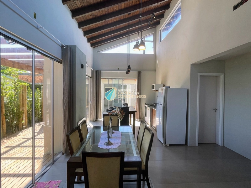 Casa com piscina: 12ª foto da galeria de imagens do imóvel