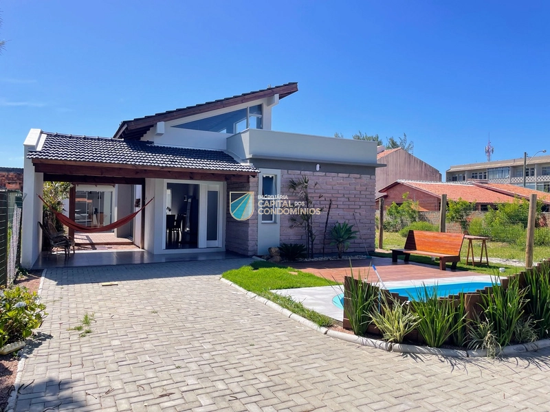 Casa com piscina: 2ª foto da galeria de imagens do imóvel