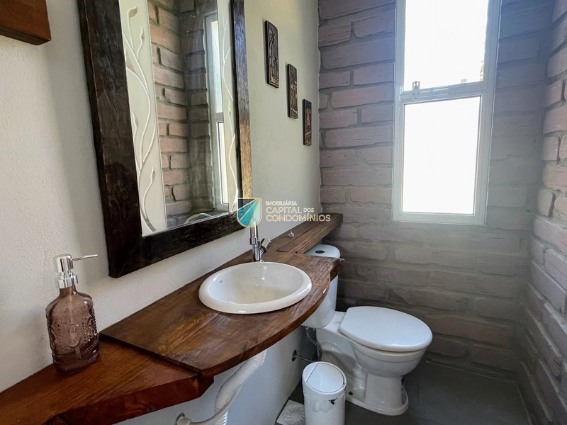 Casa com piscina: 15ª foto da galeria de imagens do imóvel