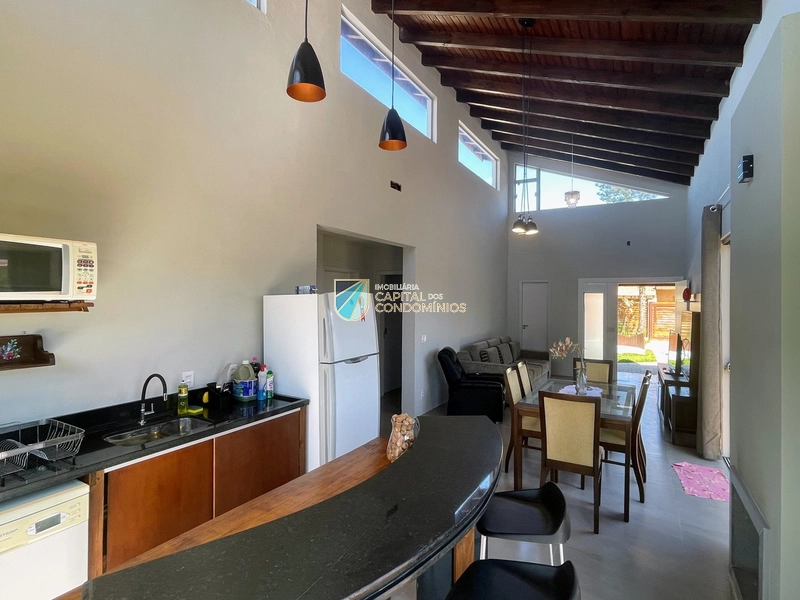 Casa com piscina: 14ª foto da galeria de imagens do imóvel