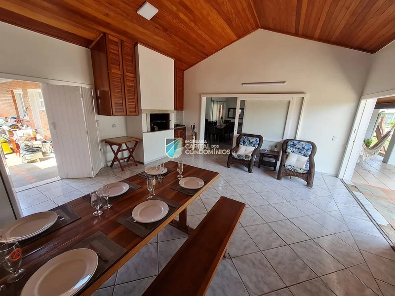 Casa no centro de Xangri-lá próximo ao mar: 5ª foto da galeria de imagens do imóvel