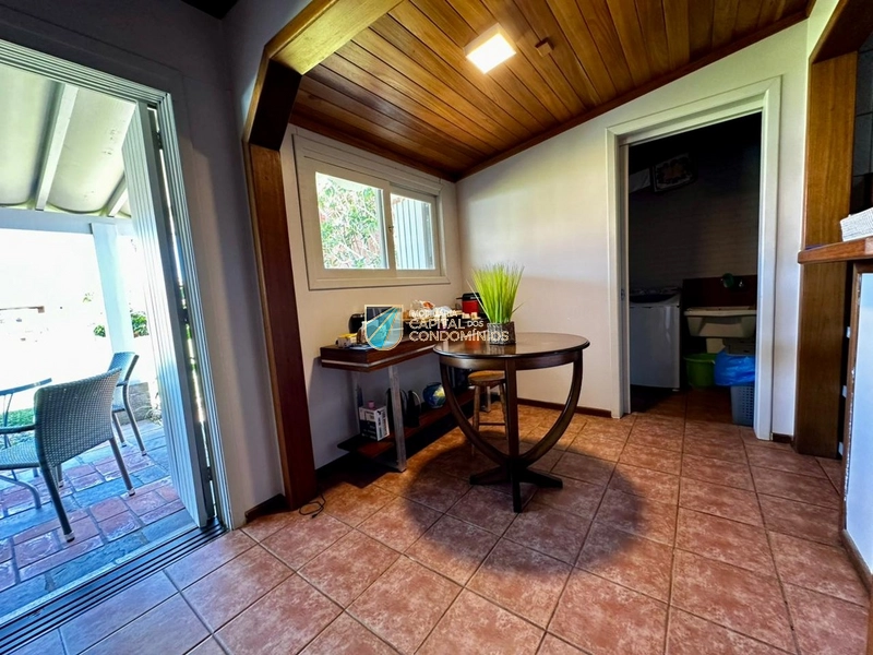 Casa no centro em 2 terrenos com piscina: 23ª foto da galeria de imagens do imóvel