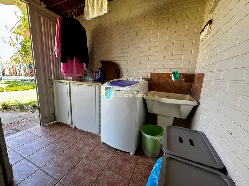 Casa no centro em 2 terrenos com piscina: 24ª foto da galeria de imagens do imóvel