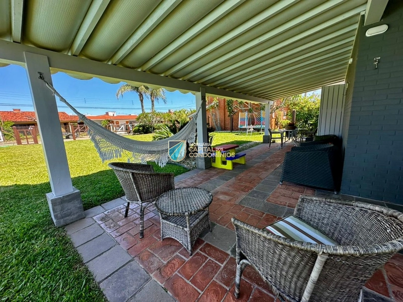 Casa no centro em 2 terrenos com piscina: 15ª foto da galeria de imagens do imóvel