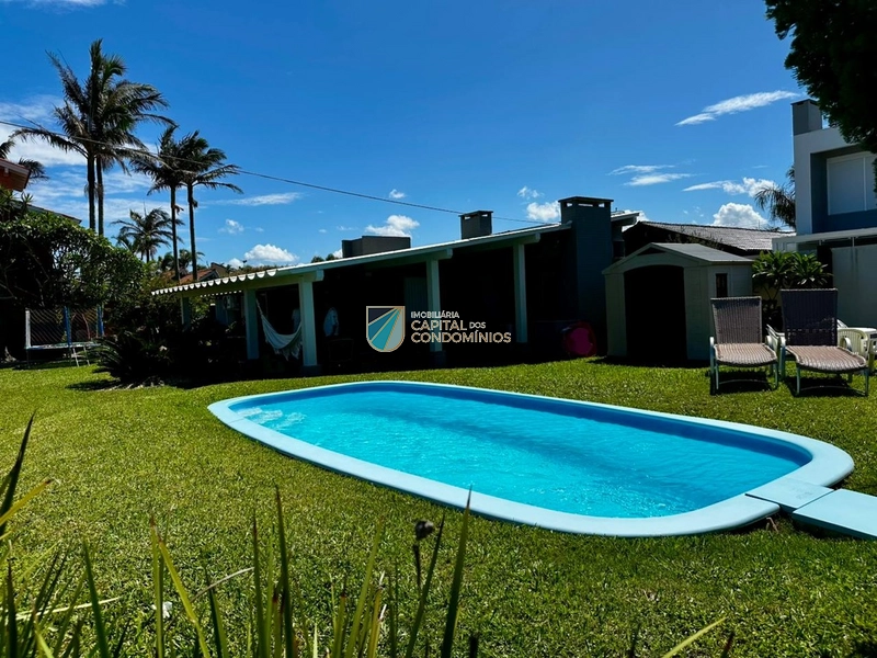 Casa no centro em 2 terrenos com piscina: 1ª foto da galeria de imagens do imóvel