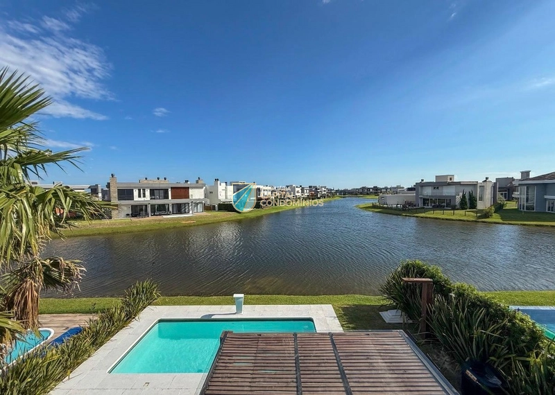 Sobrado beira lago no Riviera: 5ª foto da galeria de imagens do imóvel