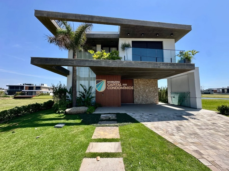 Sobrado beira lago no condomínio Amare Home Resort