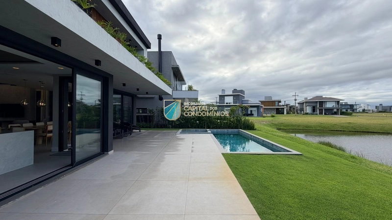 Sobrado beira lago no condomínio Costa Serena em Capão Novo: 50ª foto da galeria de imagens do imóvel