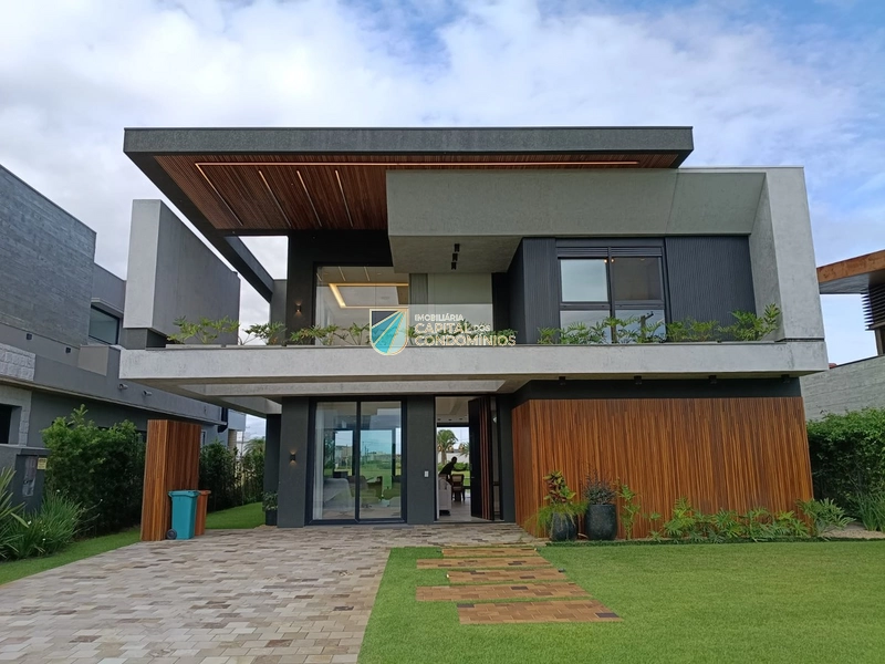 Sobrado beira lago no condomínio Costa Serena em Capão Novo: 2ª foto da galeria de imagens do imóvel